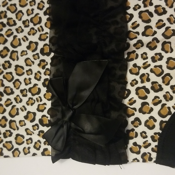 KYLE & DEENA leopard ruffled onesie 3-6m - Picture 2 of 7